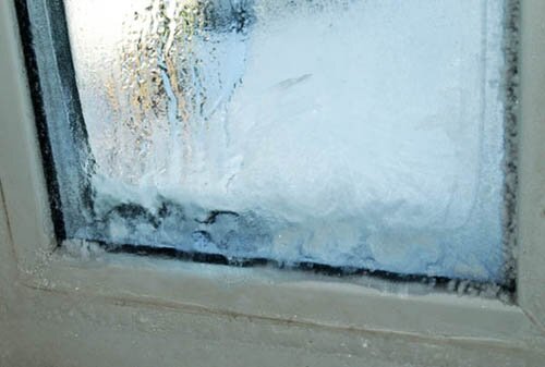 Что делать если промерзают пластиковые окна?